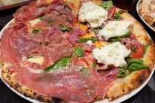 Burrata prosciutto margherita half with small (75g...
